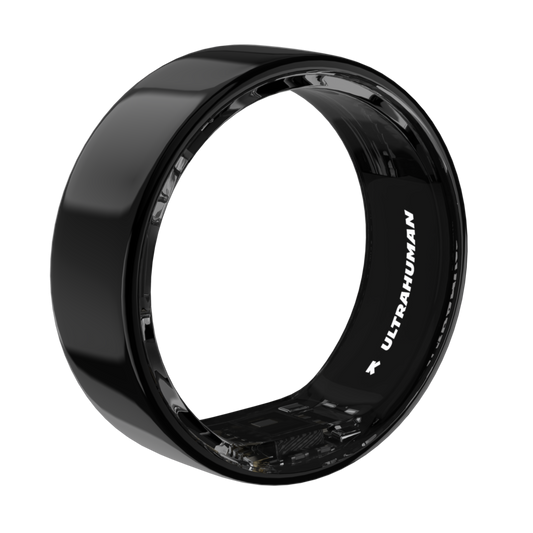 Ultrahuman Ring Air Aster Black in Nahaufnahme – smart ring elegantes Design mit 2,4 Gramm Gewicht