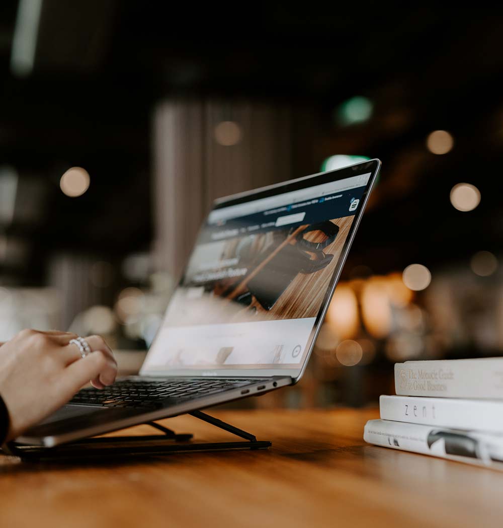 Ergonomic Computer Stand - Für gesunde Haltung am Schreibtisch